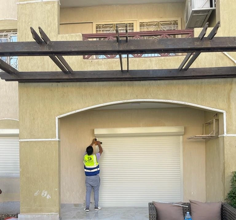 تركيب باب رولنج شتر في فيلا بالساحل الشمالي